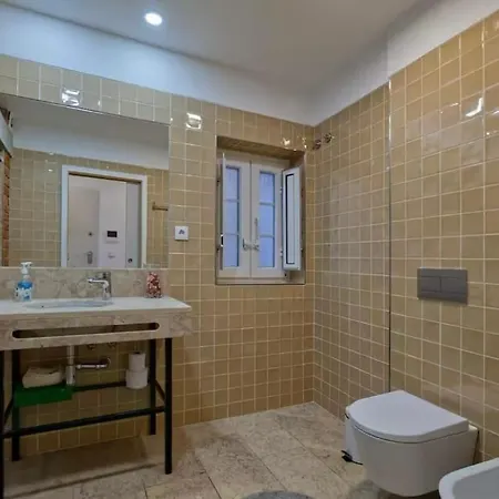 Appartamento Charming Loft With Rooftop Terrace Lisbona