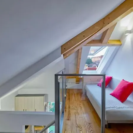 Charming Loft With Rooftop Terrace 아파트