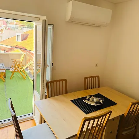 아파트 Charming Loft With Rooftop Terrace 리스본
